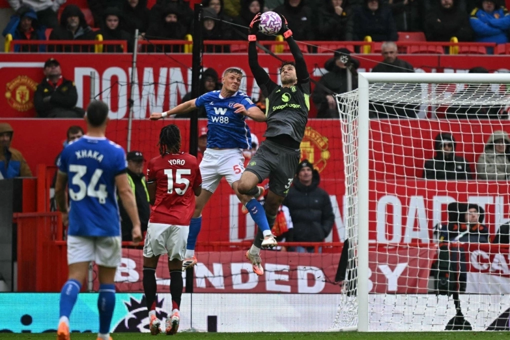 Schmeichel đổi quan điểm về thủ môn mới của Man Utd